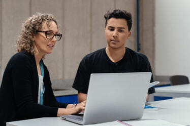 Excelencia académica | Colegio Menor Samborondón - Visual Time Line Tabs