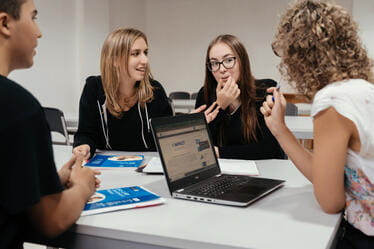 Excelencia académica | Colegio Menor Samborondón - Visual Time Line Tabs